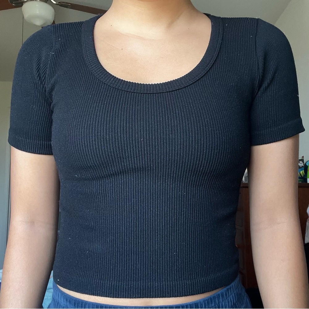 Dynamic- black ribbed top